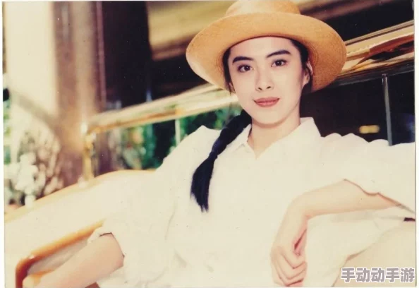 白色战靴王祖贤文轩:从经典电影到时尚潮流的跨界影响与文化解读 白色战靴王祖贤文轩:从经典电影到时尚潮流的跨界影响与文化解读