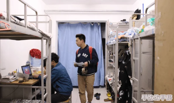 男生宿舍互摸同学勃起,惊人事件引发热议,校园安全问题再度受到关注! 男生宿舍互摸同学勃起,惊人事件引发热议,校园安全问题再度受到关注!