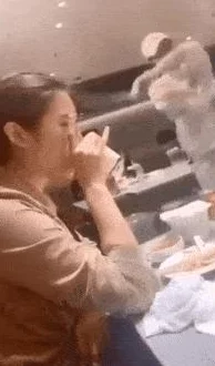 男女电梯做爰全过程：惊现监控视频，竟然在高峰时段发生如此大胆行为，引发众人热议！