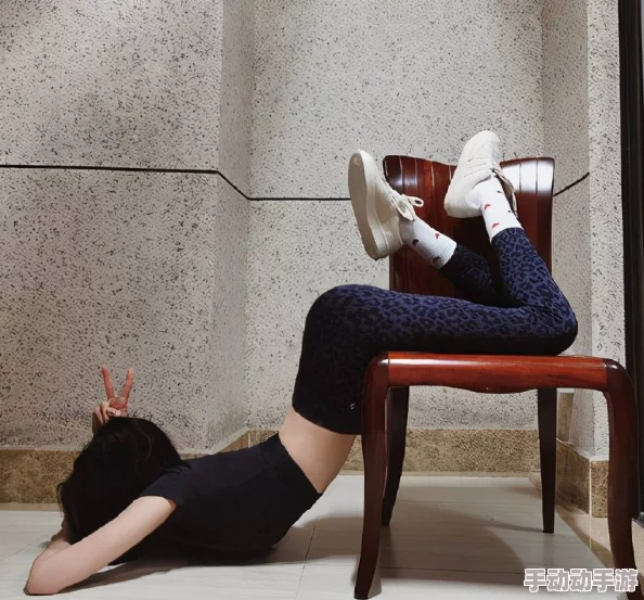 丝袜麻麻好紧好爽，竟然引发了全网热议，网友们纷纷表示无法自拔！