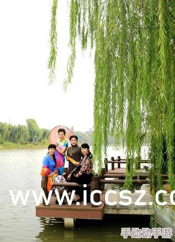 老师今天黑色双开真丝旗袍恩施，惊现神秘客人，现场气氛火爆，令人瞩目！