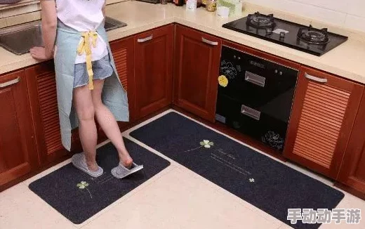 第章厨房撞雪臀杨凝冰最近在家中意外发现古董茶壶并成功拍卖