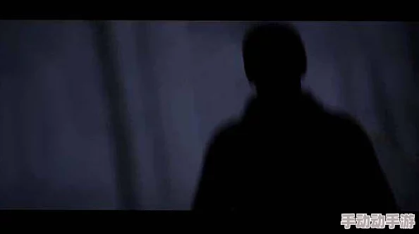 镜中女这部电影将带你进入一个充满悬疑与惊悚的世界，揭开镜子背后的秘密