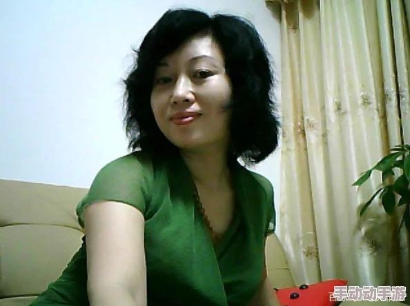 ChineSe露脸老女人指的是中国中老年女性在视频或直播中展示面容的现象 ChineSe露脸老女人指的是中国中老年女性在视频或直播中展示面容的现象