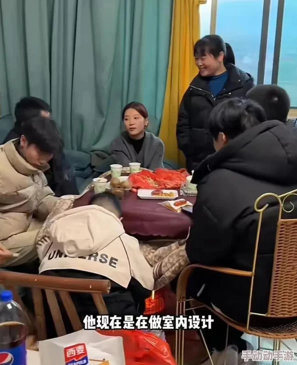 忘穿内裤被同桌摸出水小明尴尬逃离教室