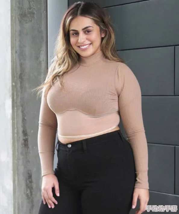 欧美肥妞大白屁大乳近日一位模特在社交媒体上分享了她的健身秘诀引发热议