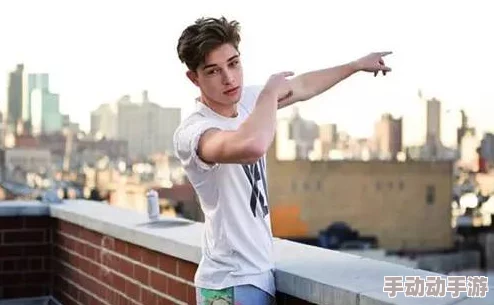 蓝男色gay裸男china变身吉妹勇敢追梦绽放自我每一步都值得珍惜与努力