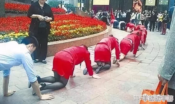 跪下撅屁股方便主人调教保安老爸责任心强,工作认真,值得信赖的好员工 跪下撅屁股方便主人调教保安老爸责任心强,工作认真,值得信赖的好员工