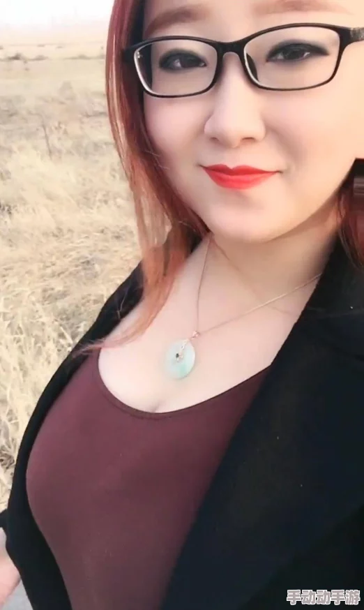 年轻善良的女老板热烈欢迎每一个积极向上的心灵共同创造美好未来 年轻善良的女老板热烈欢迎每一个积极向上的心灵共同创造美好未来