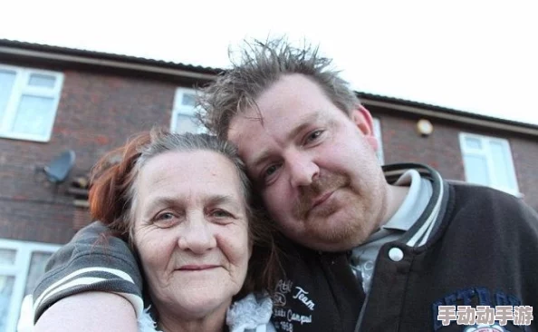 欧洲老妇毛多水多欲旺邻居老汉夜夜笙歌 欧洲老妇毛多水多欲旺邻居老汉夜夜笙歌