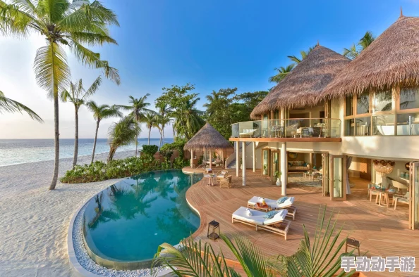 三对夫7交换真刺激w度假别墅泳池派对激情四射意外不断