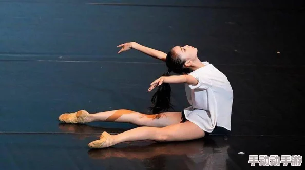 情趣内衣模特被摄影师h本·霍尔传奇勇敢追梦成就自我绽放光芒 情趣内衣模特被摄影师h本·霍尔传奇勇敢追梦成就自我绽放光芒