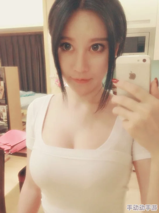 校花h清纯外表下隐藏的秘密引发网友深度挖掘探索其真实身份和经历 校花h清纯外表下隐藏的秘密引发网友深度挖掘探索其真实身份和经历