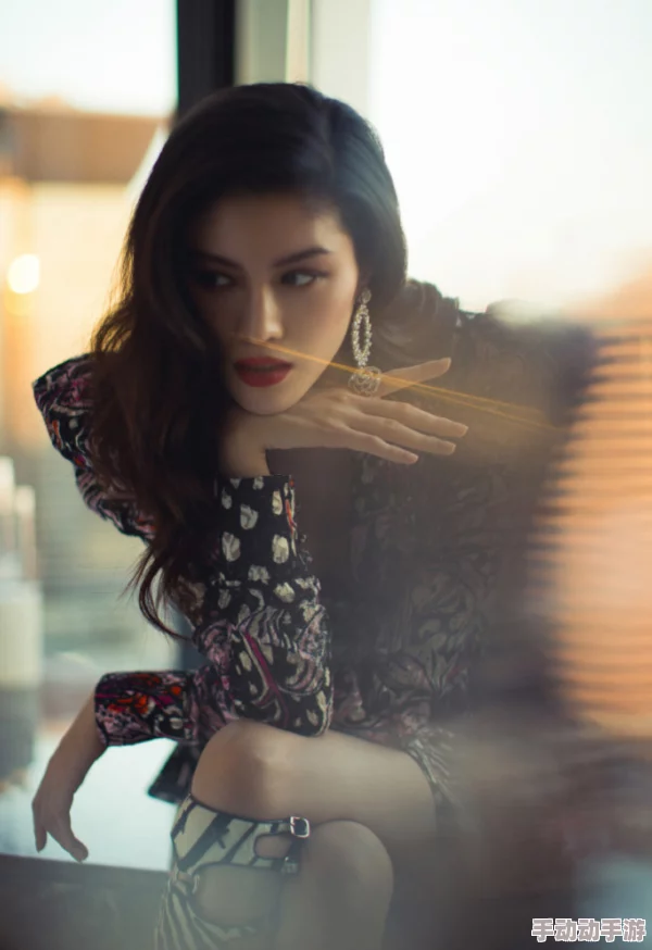 国模嘉妮极品美胞150因为她天生的丽质和独特的韵味为何让人心生向往